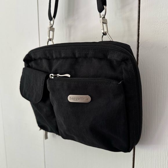 Baggallini Nylon Crossbody Bag Purse Organizer Adjustable Lightweight - Picture 1 of 6